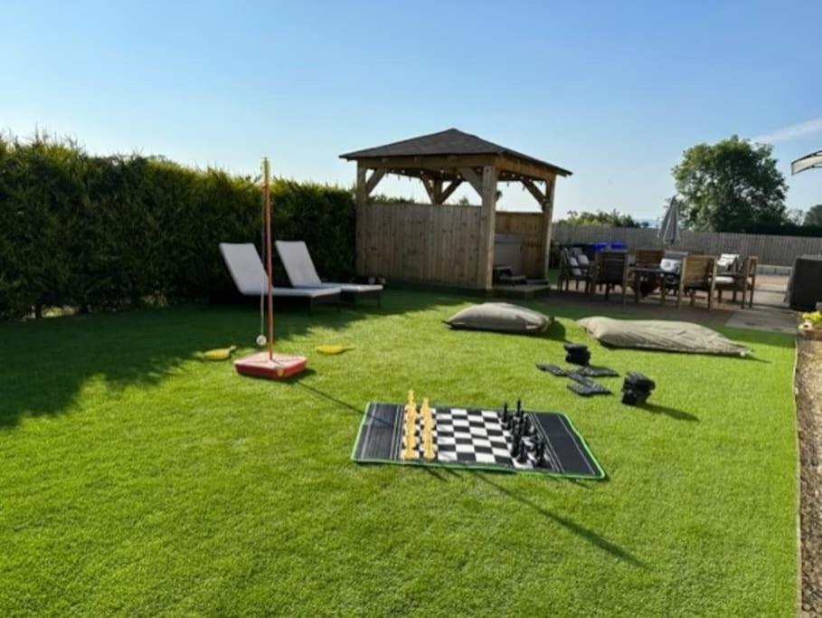 Willa Bungalow With Hot Tub, Bbq Hut, Golf Net , Large Garden & Play Area Maybole Zewnętrze zdjęcie